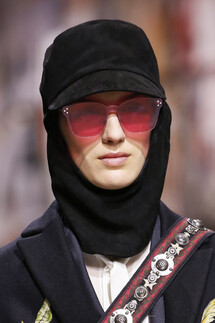 Details Christian Dior , Details Dior Fall 2018 Ready-to-Wear , Детали показа Кристиан Диор , Детали показа Диор осень зима 2018 , Fashion show , неделя моды в Париже , PFW , Мария Грация Кьюри , Mainstyles